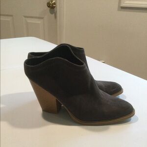 dv heeled bootie. Size 9.5